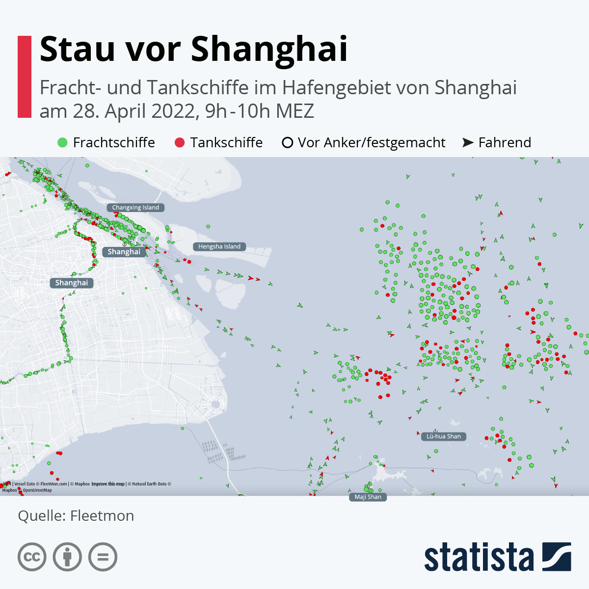 Fracht- und Tankschiffe im Hafengebiet von Shanghai am 28. April 2022 Fracht- und Tankschiffe im Hafengebiet von Shanghai am 28. April 2022